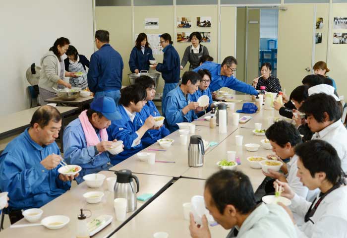 無料の昼食会 写真